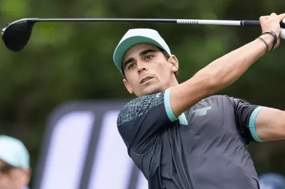 Chile's Niemann Triumphs at Adelaide, Extends LIV Golf Stay